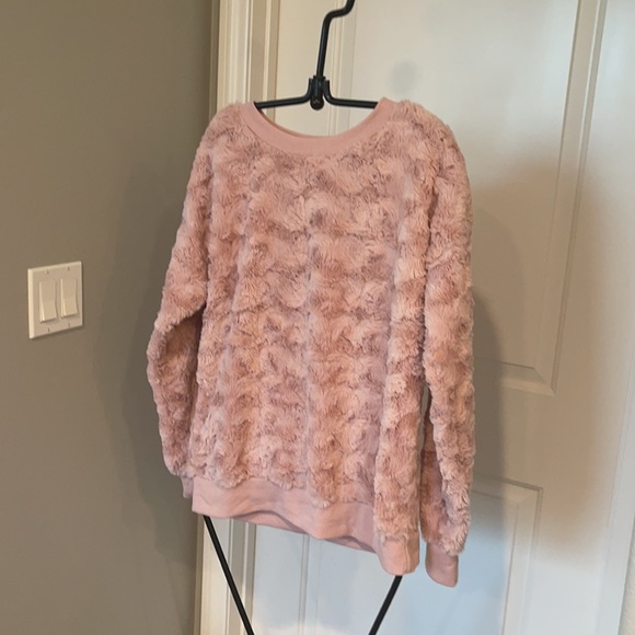 Crew neck pullover Rosy Pink Plush Sweater - Picture 5 of 12